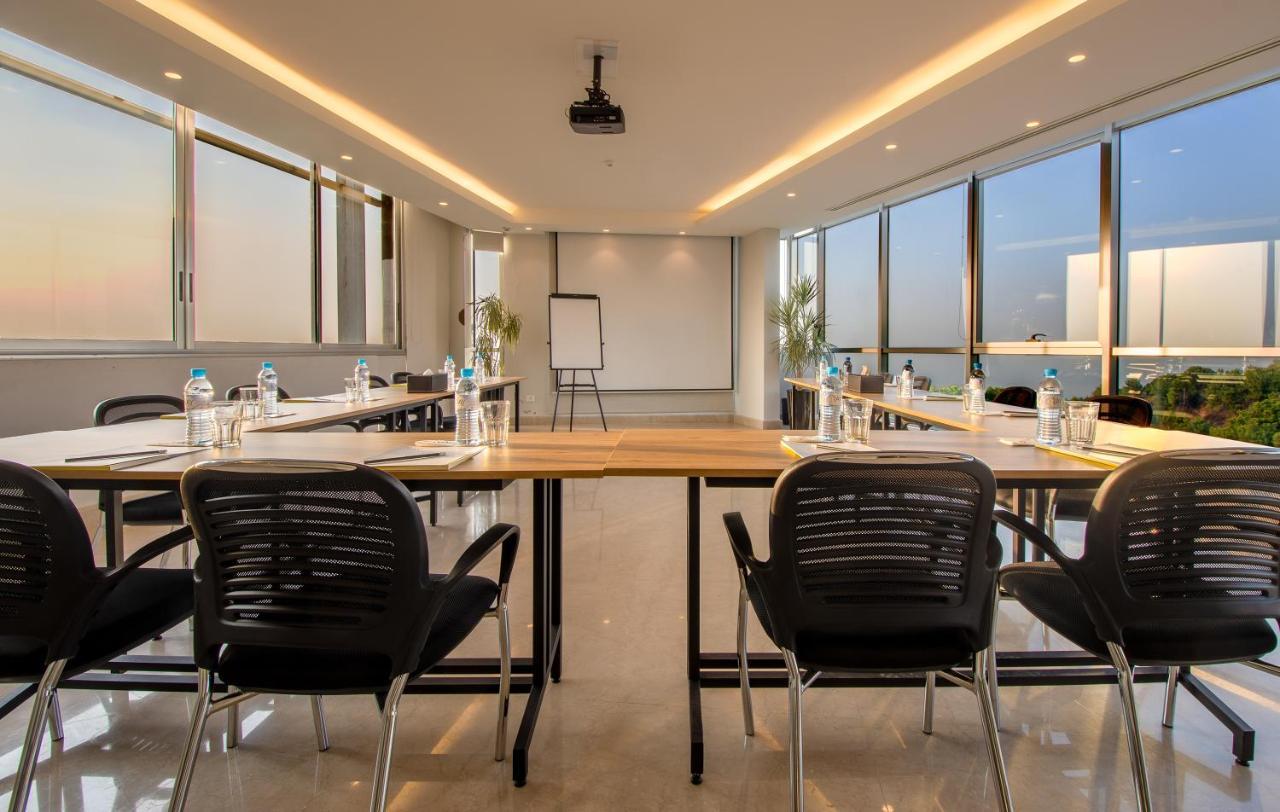 The Ray Hotel And Studios Beirut Exterior foto